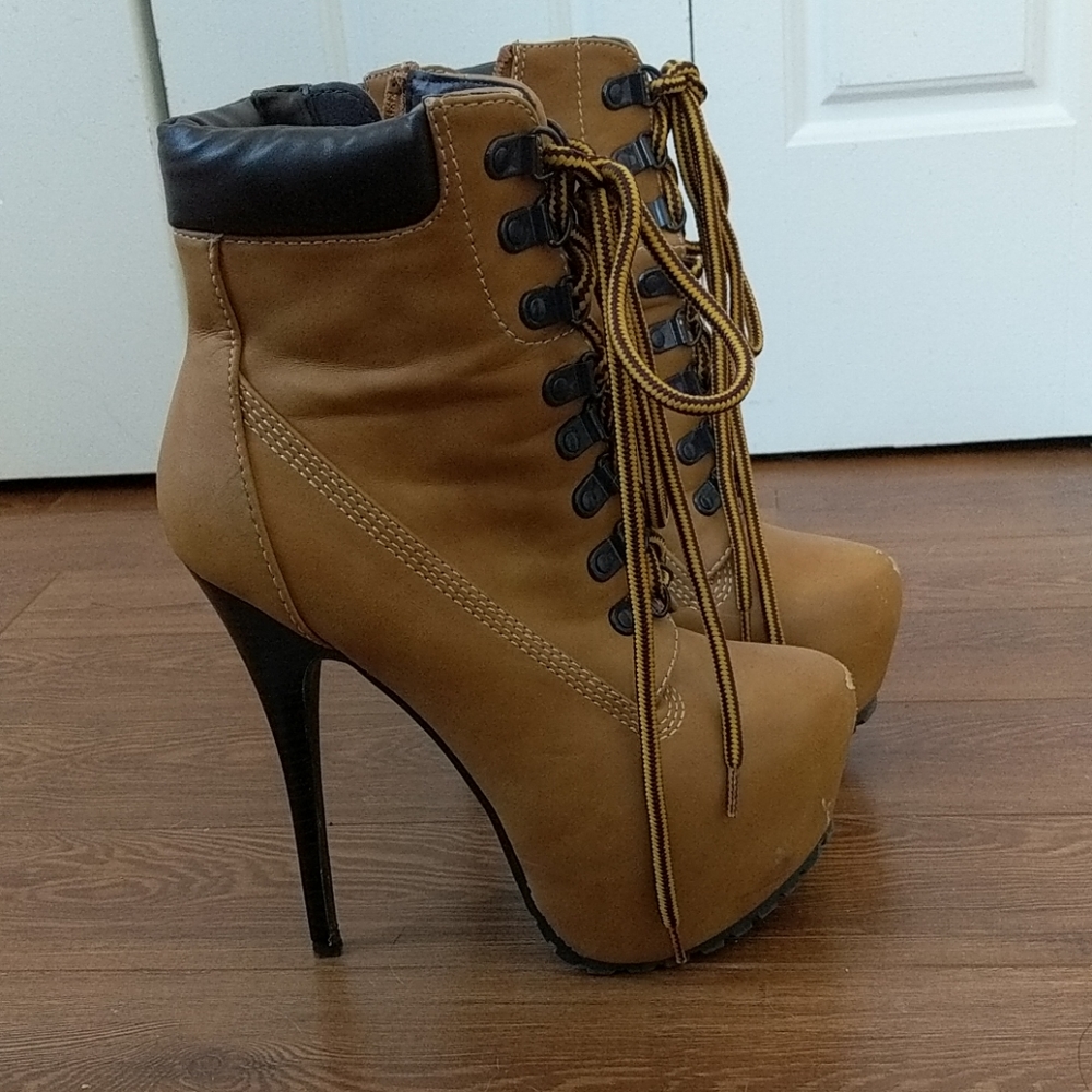 High heels - Picture 1 of 5